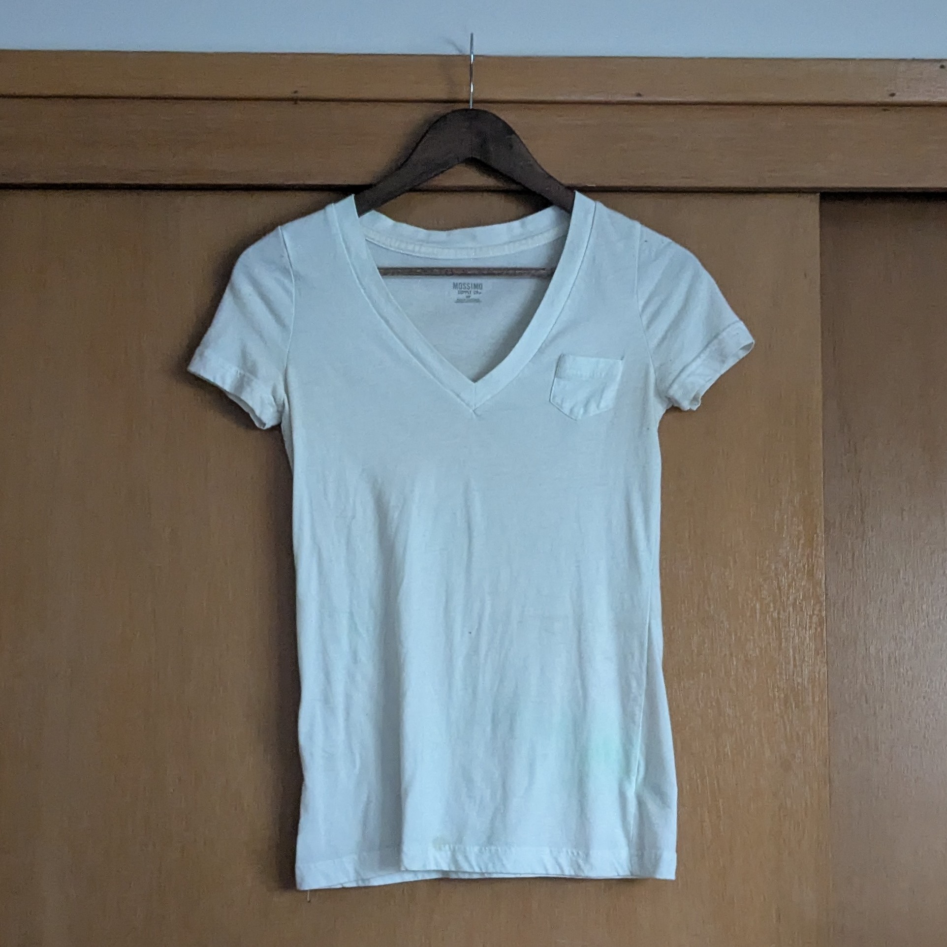 White tee